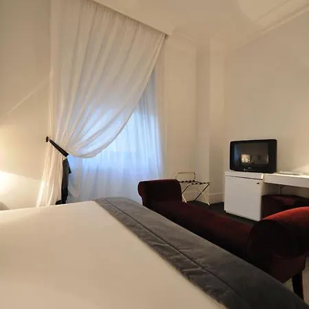 White House מלון 4*