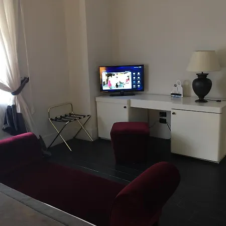 ホテル White House 4*