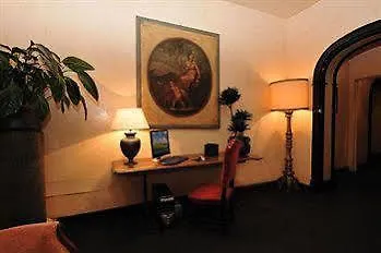 White House Hotel 4*