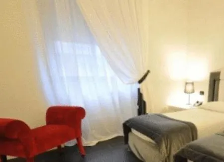 White House 4*