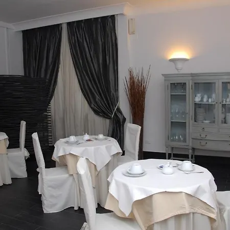 מלון White House פויג'ה