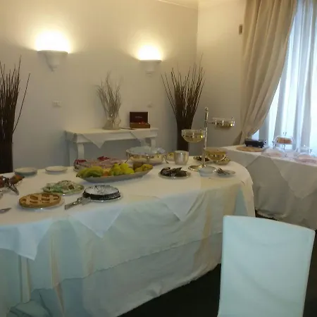מלון White House פויג'ה