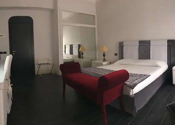 White House 4*