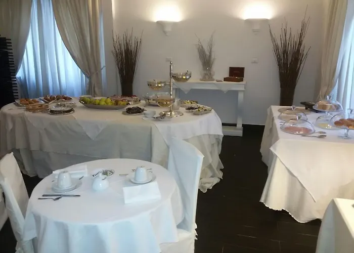 White House Отель 4*